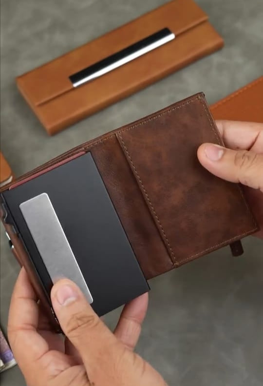 Popup Card Wallet Available in Stock ♥️